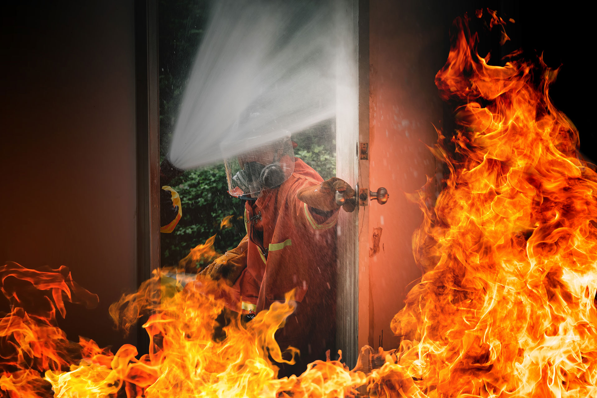 Bombero entrando en incendio